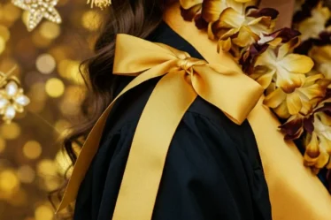 12 DIY Graduation Leis Ribbons Ideas